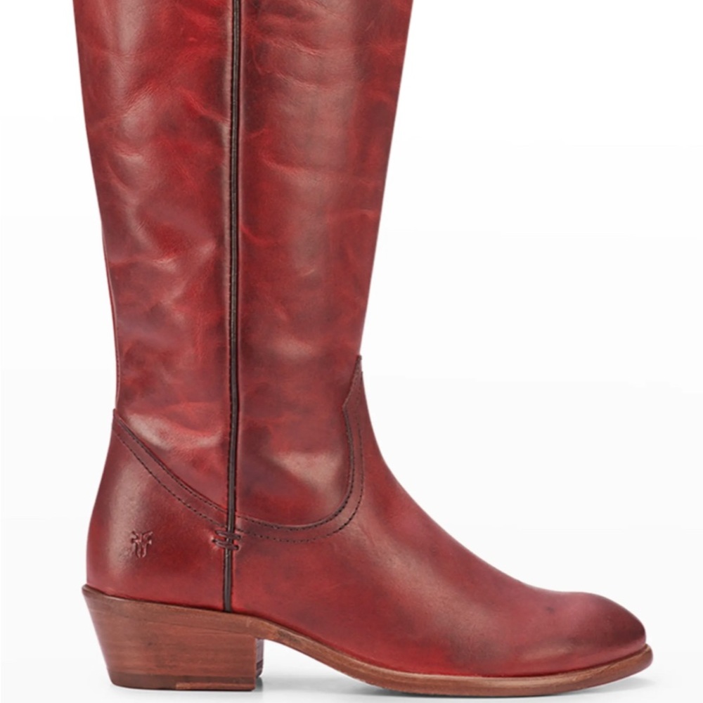 NEW!8.5 Frye Carson pull on cowboy boot. Color: Crimson , leather , new in box